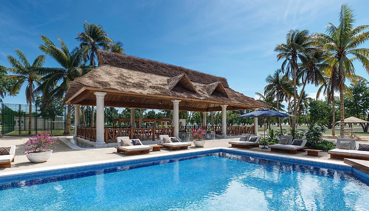 Alberca y palapa del residencial Playaventura
